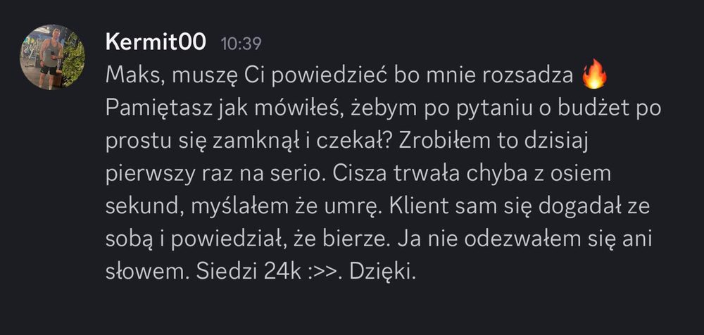 Wiadomość na Discordzie: closer opisuje, jak po pytaniu o budżet zamilkł na osiem sekund, a klient sam zdecydował się kupić za 24 tysiące.